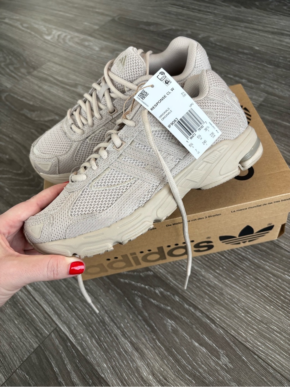 adidas Response CL W Sneakers in Light Beige